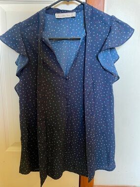 XS Abercrombie & Fitch Navy Floral Dot Ruffle Tie-Front Blouse